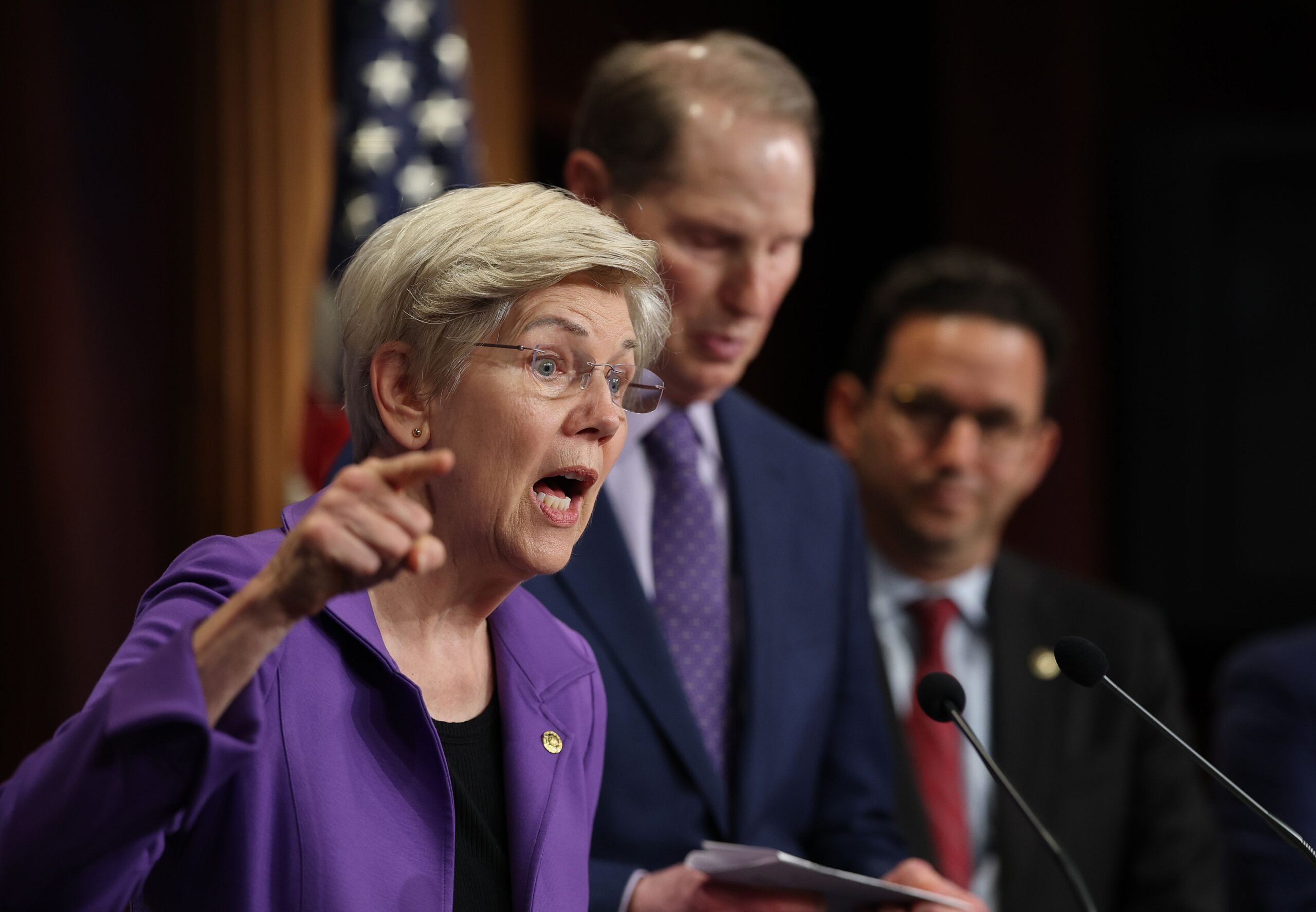 Senate Dems Slam DOJ’s Decision to Axe Crypto Unit as a ‘Free Pass’ For Criminals
